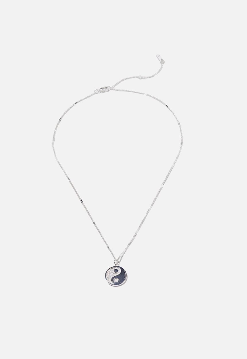 Rubi - Premium pendant necklace - sterling silver plated yin & yang