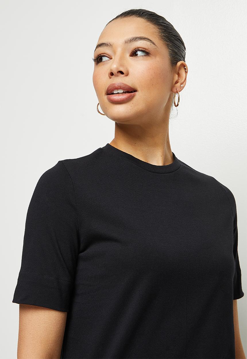 edit - Step hem cotton tee - black