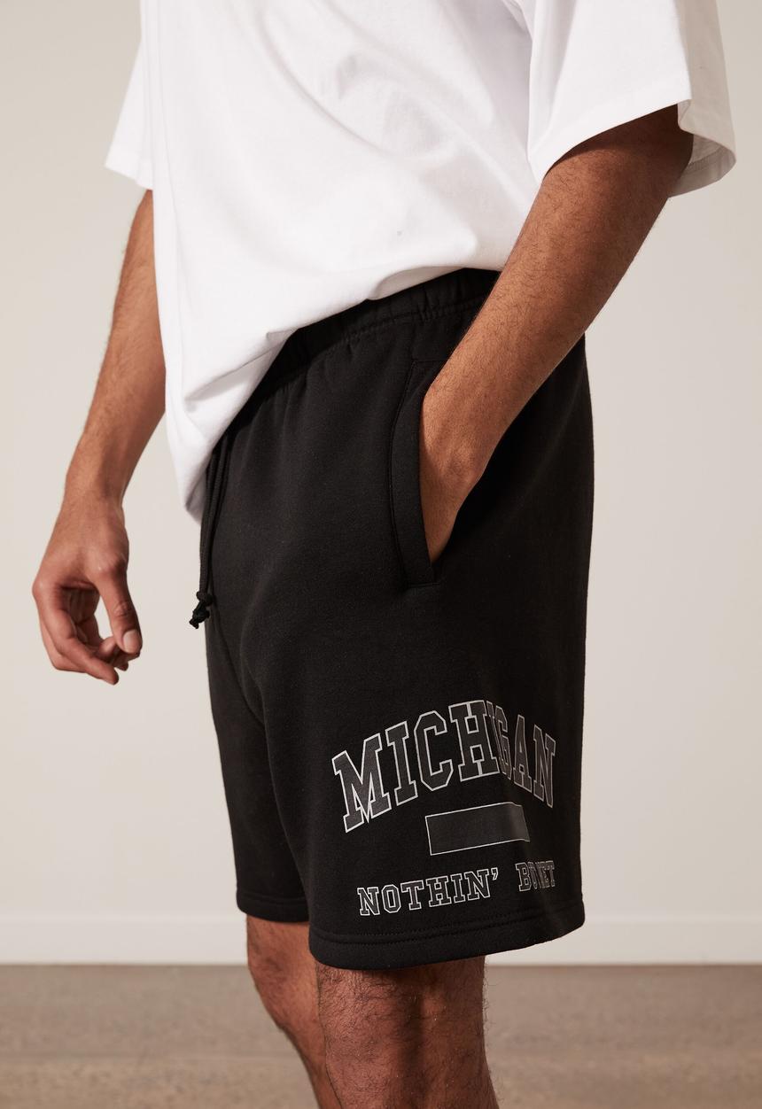 Factorie - Graphic track short - black & michigan