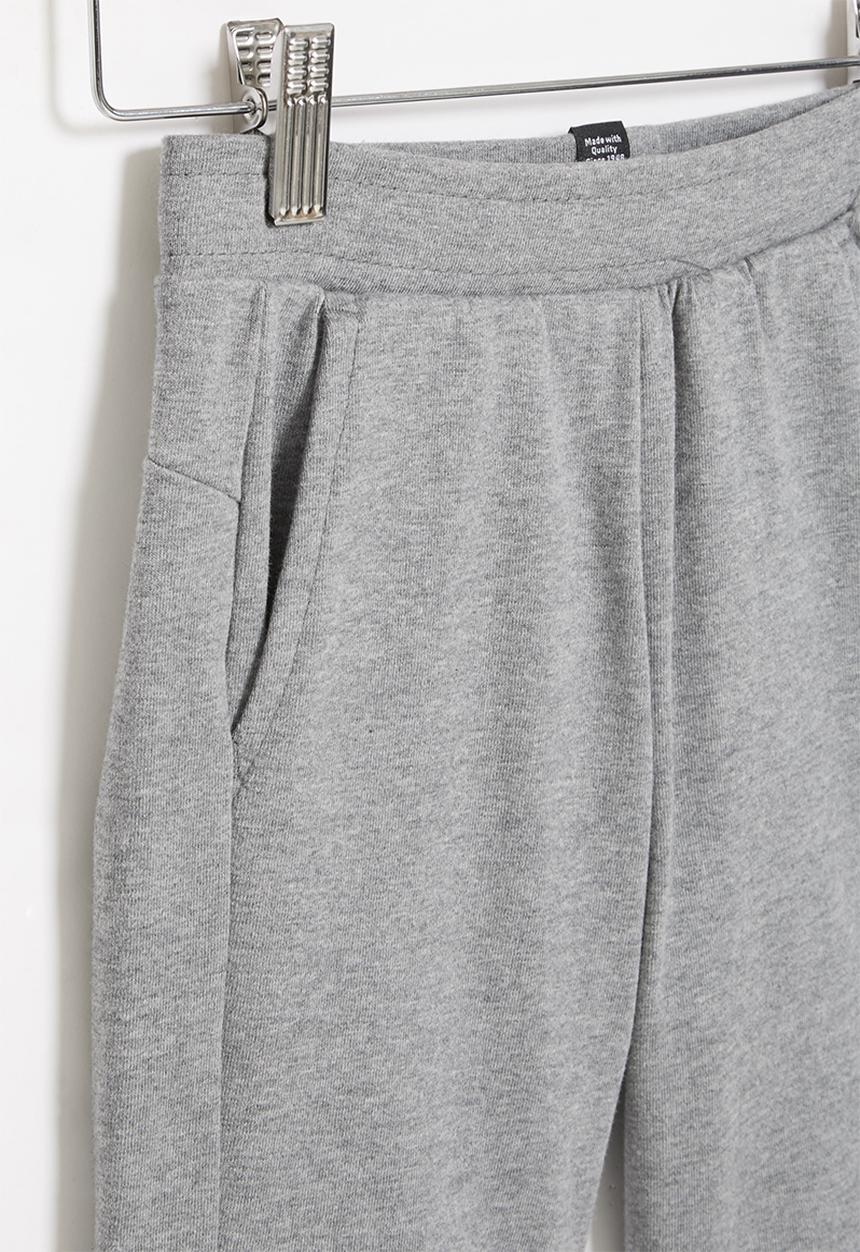 PUMA - Ess sweat shorts b - medium gray heather