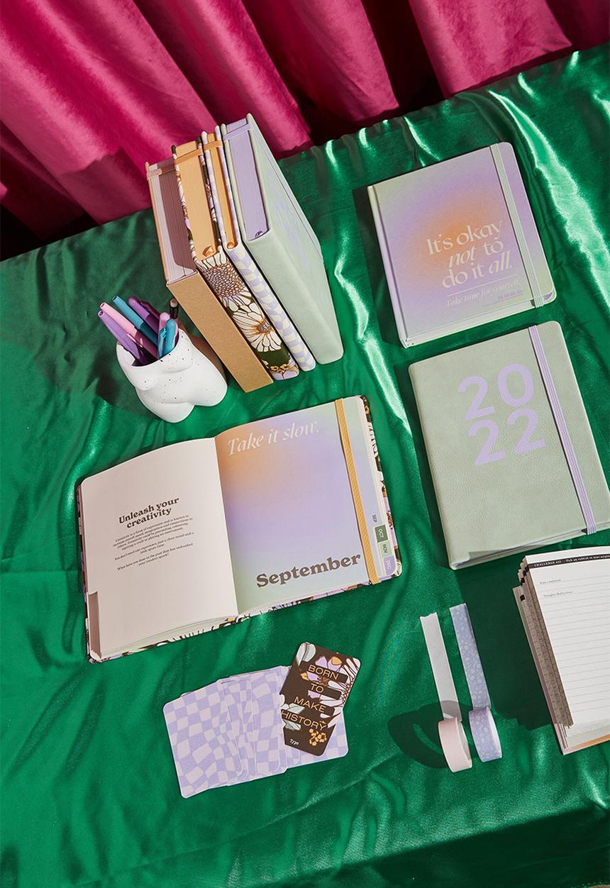 Typo - 2022 small weekly wellness planner - solarised
