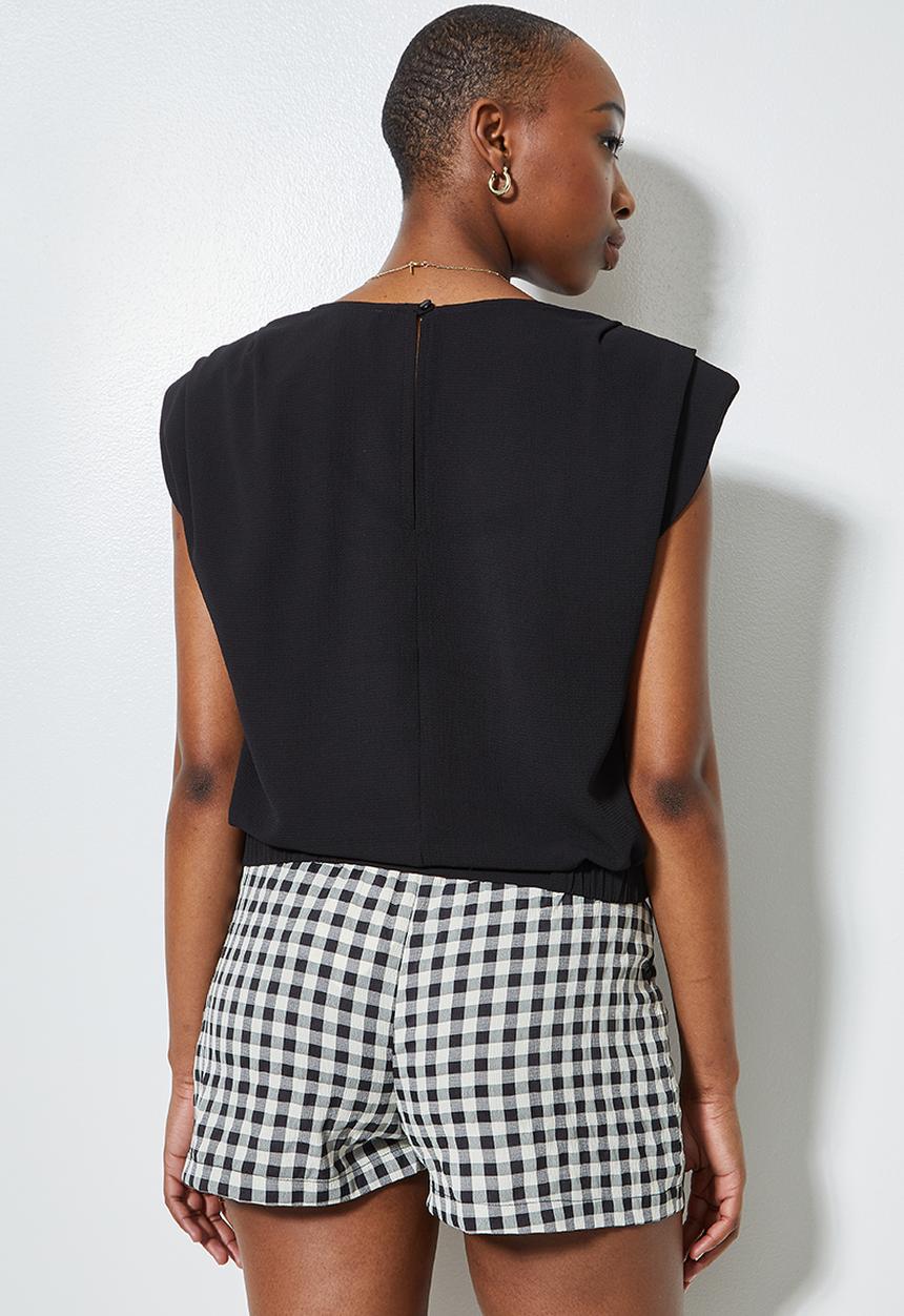 Superbalist - Grown on sleeve woven tee - black