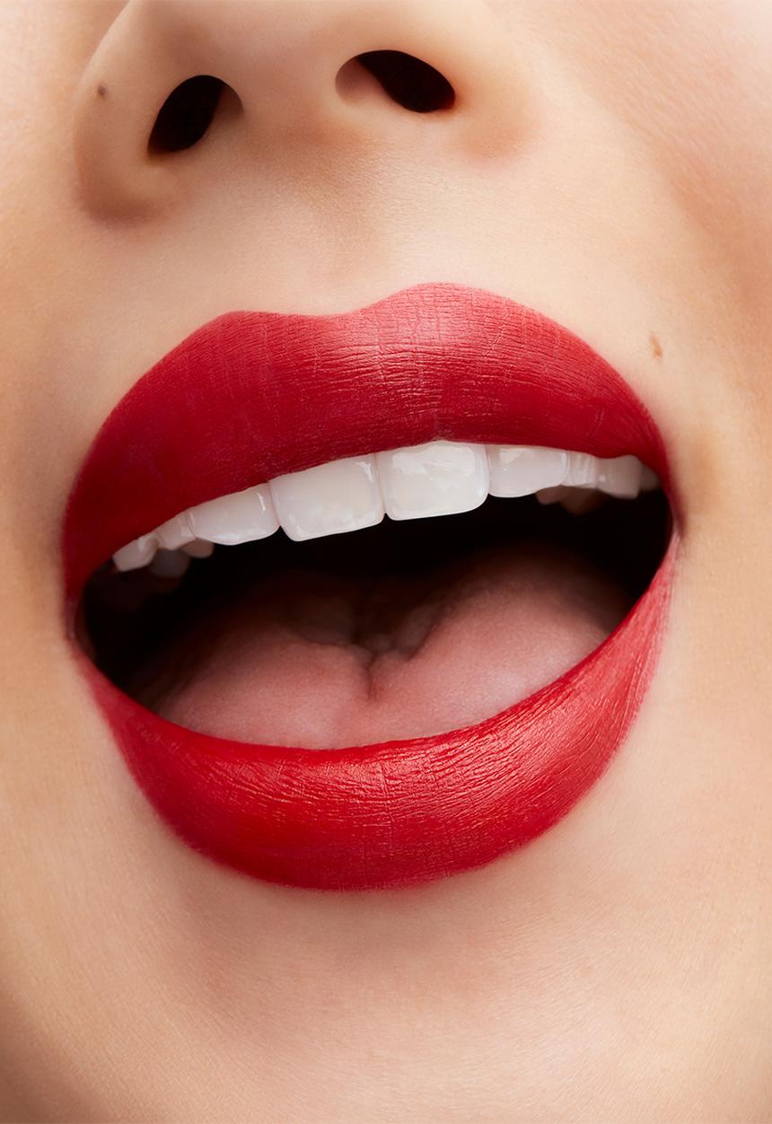 MAC - Aute Cuture Starring Rosalía Lipstick - Rusi Woo