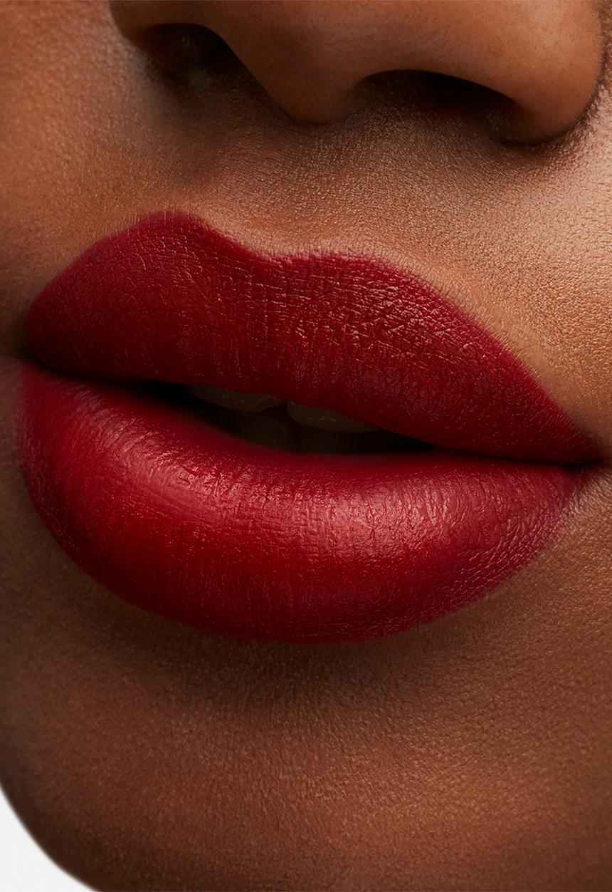 MAC - Aute Cuture Starring Rosalía Lipstick - Rusi Woo