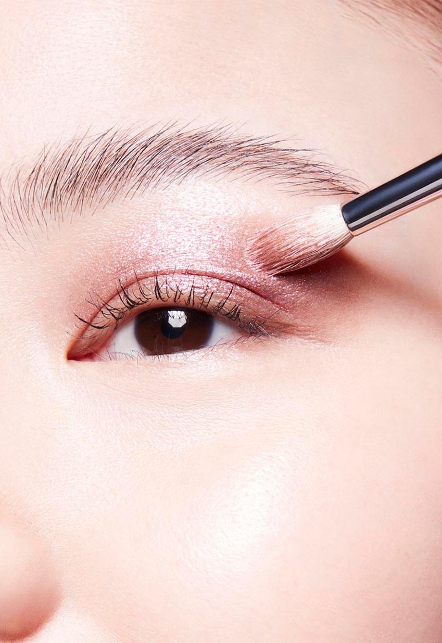 MAC - Hypnotizing Holiday Shadeshifter Eye Shadow - Calling Your Bluff! 