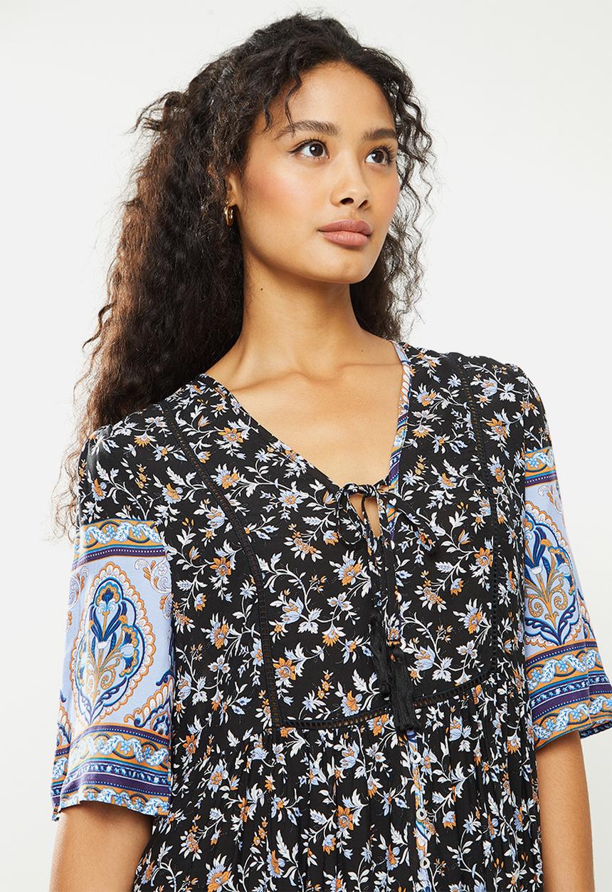 Stella Morgan - Detailed v-neck printed swing dress - multi black