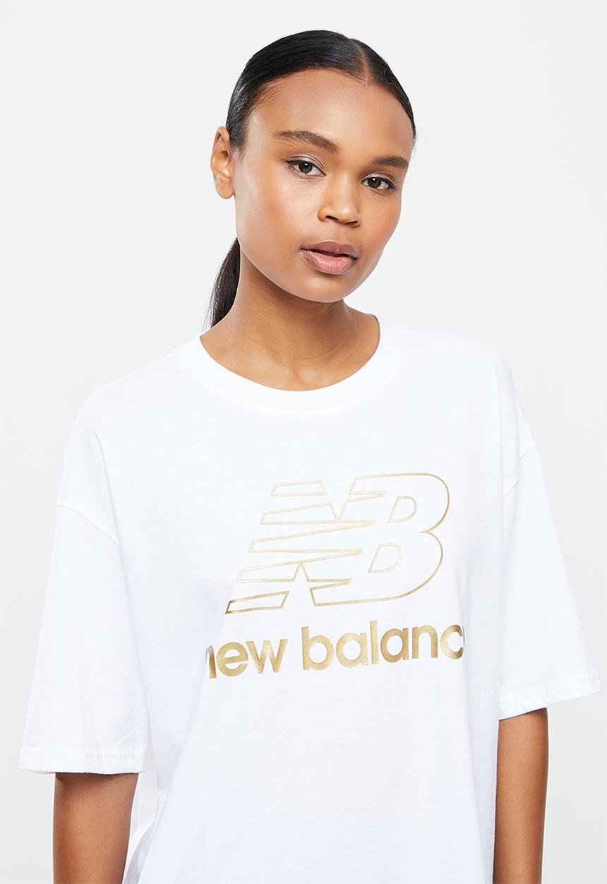 New Balance  - Nb athletics village stacked tee - white