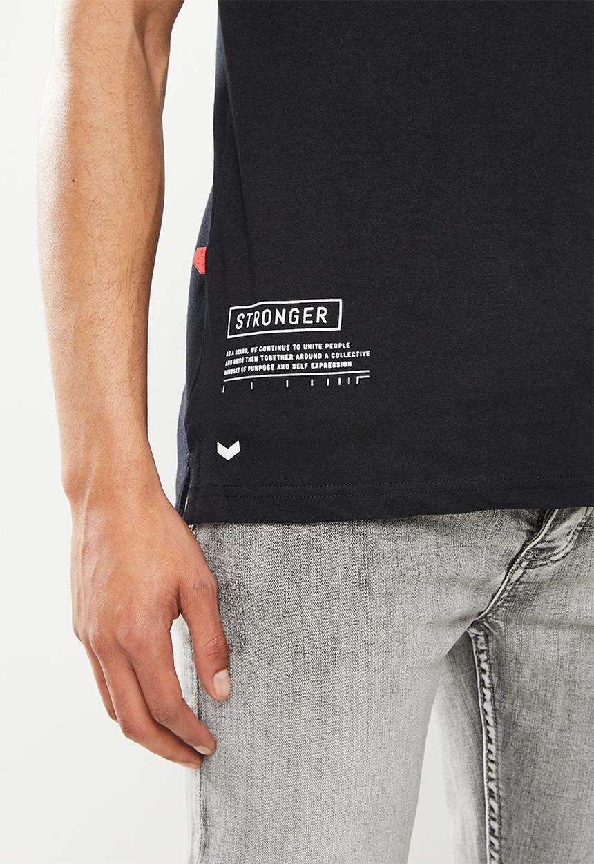 S.P.C.C - Deyn regular fit stepped hem tee - black