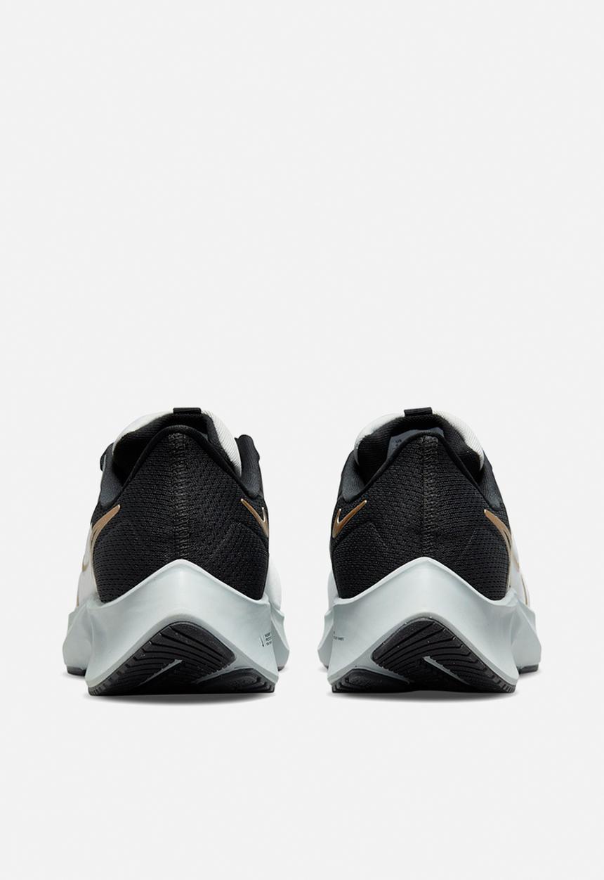 Nike - Air Zoom Pegasus 38 - photon dust/mtlc gold coin-lt smoke grey
