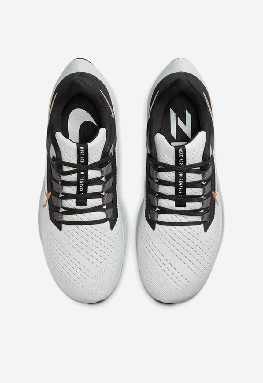 Nike - Air Zoom Pegasus 38 - photon dust/mtlc gold coin-lt smoke grey
