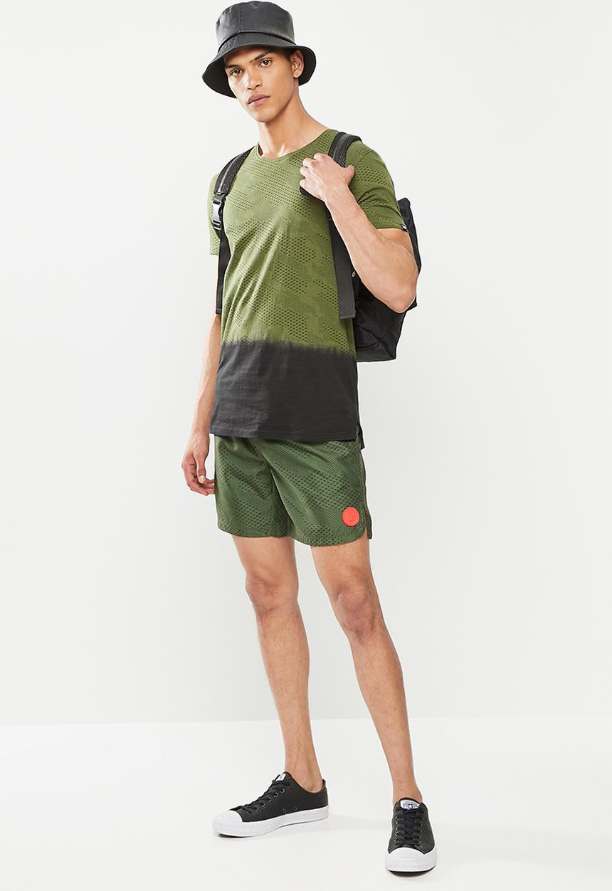 S.P.C.C - Watts regular fit stepped hem tee - green & black 