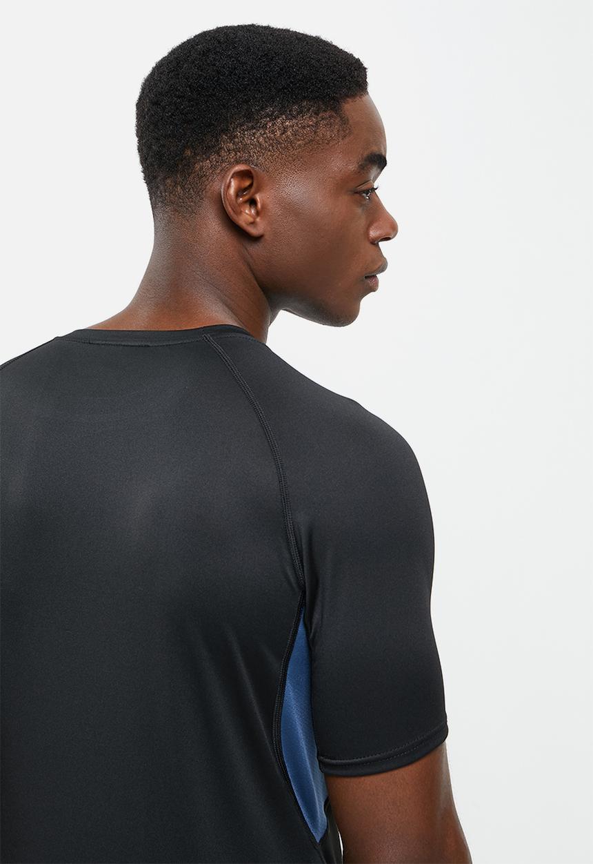 basicthread - Slim fit contrast tee - black