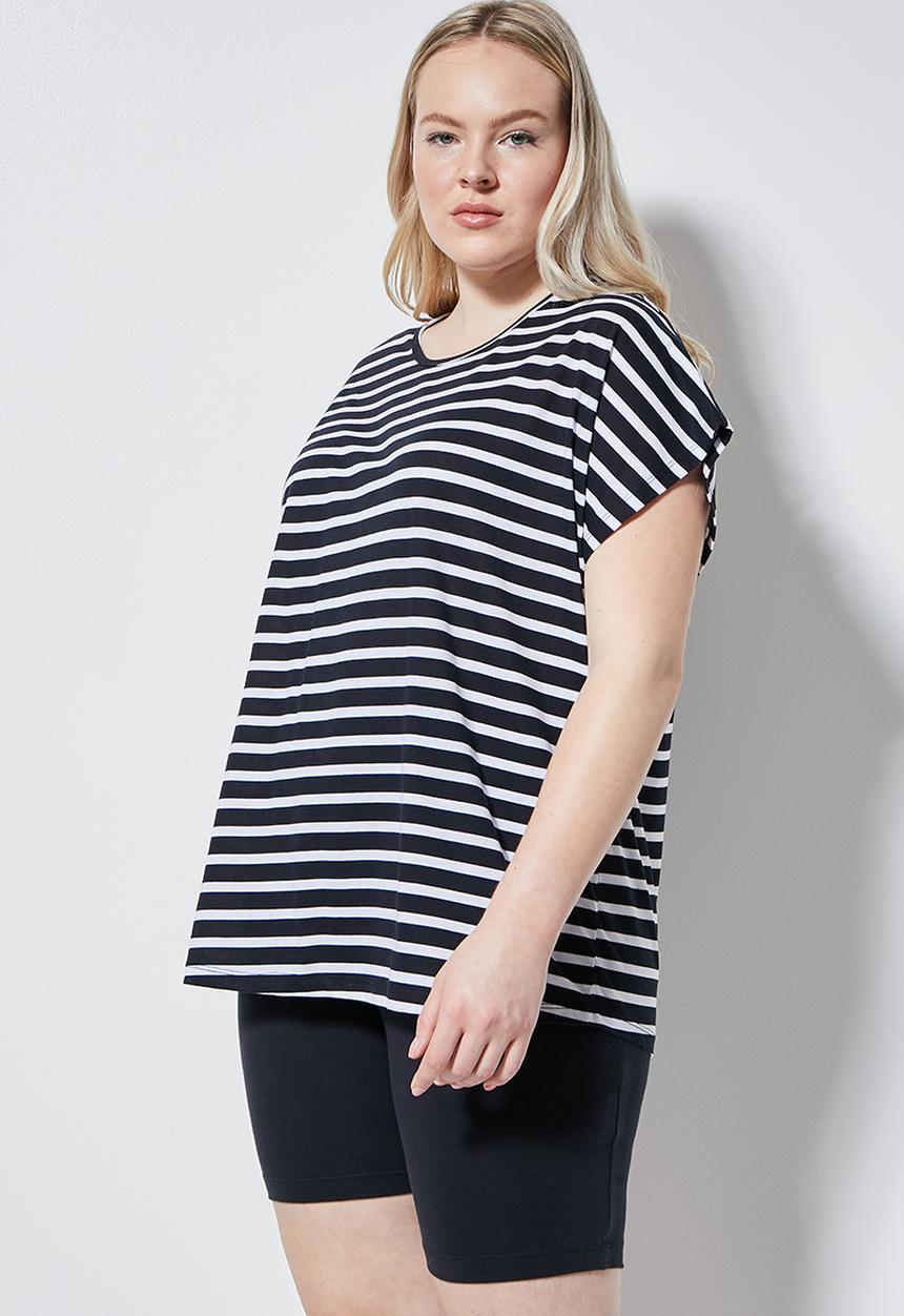 Superbalist - Grown on sleeve inset tee - black & white 