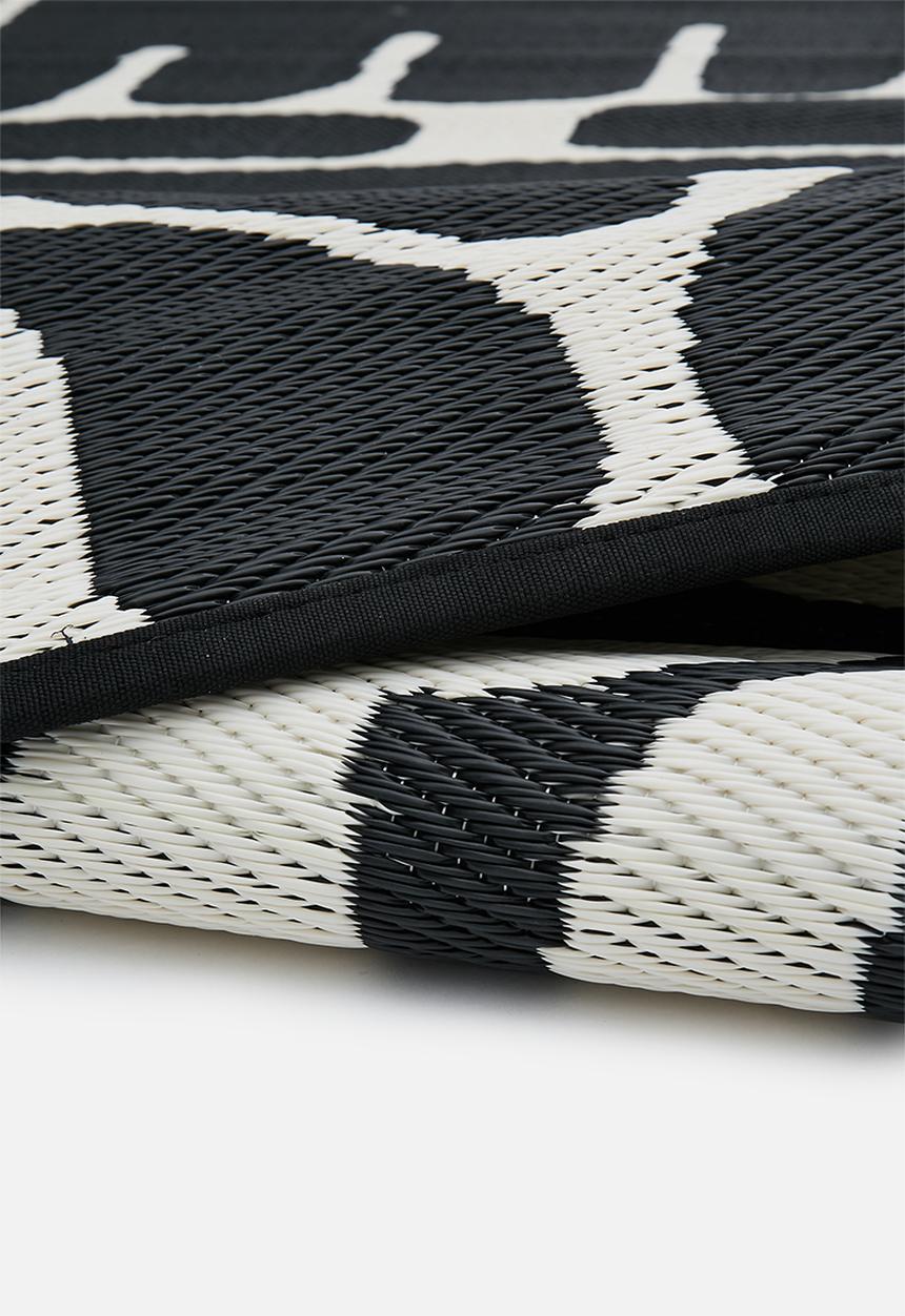 Fab Habitat - Serowe outdoor rug - black