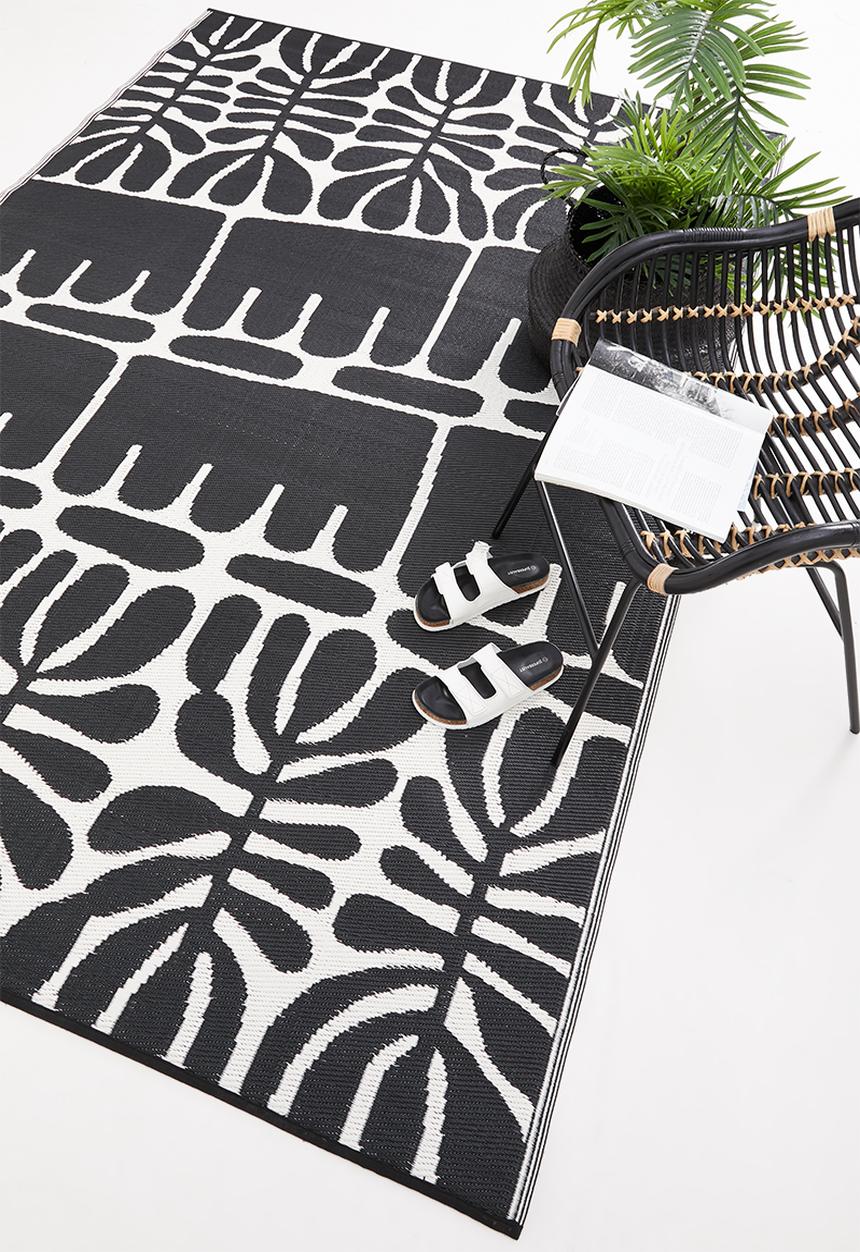 Fab Habitat - Serowe outdoor rug - black