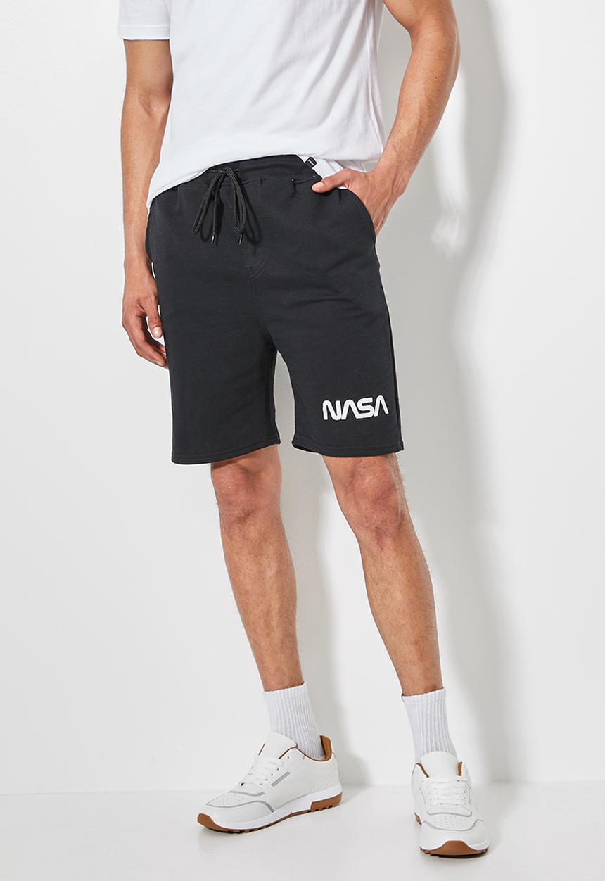 Superbalist - Sunday nasa burger sweatshorts - black