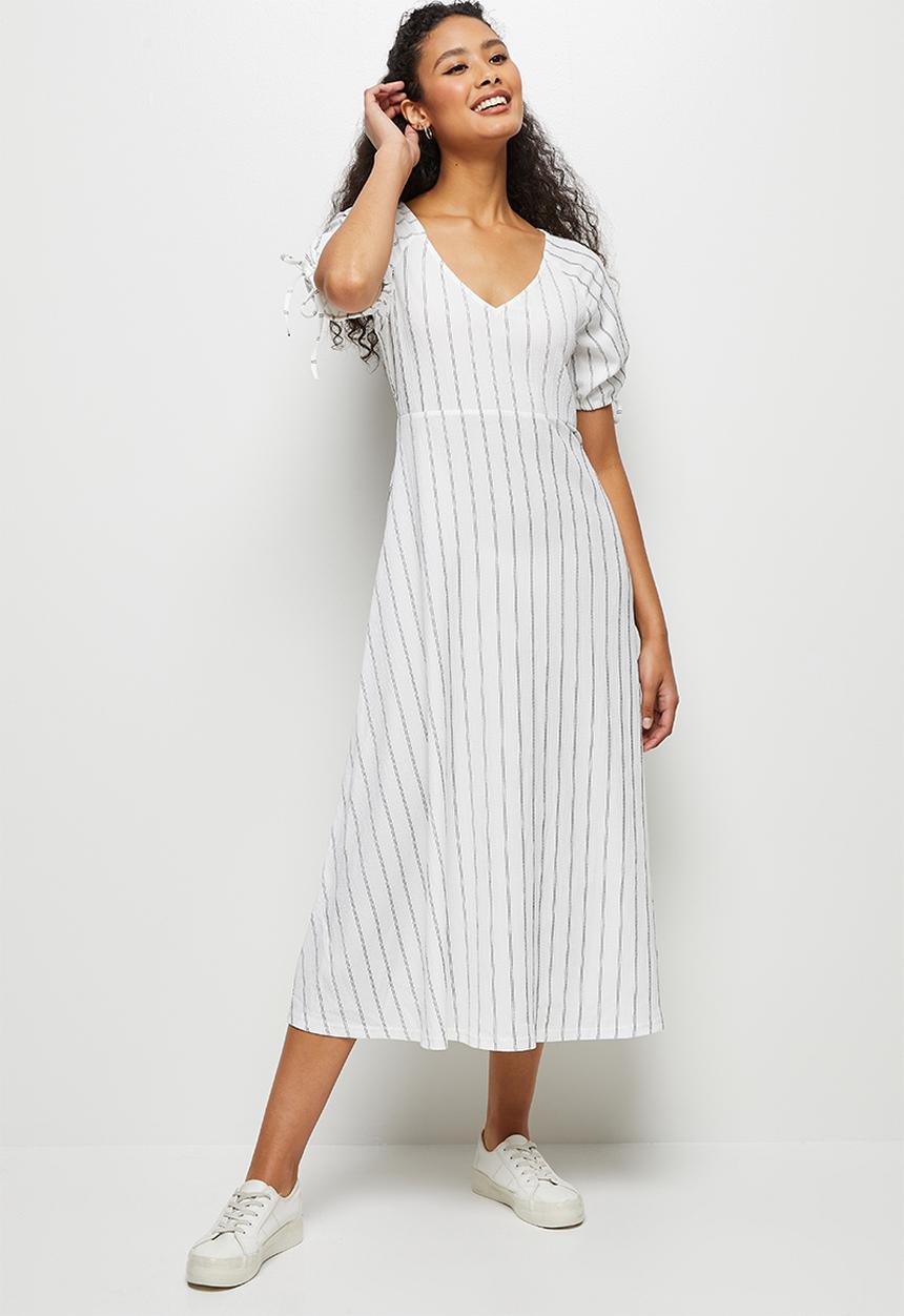 edit - Crinkle fit & flare dress - black cream stripe