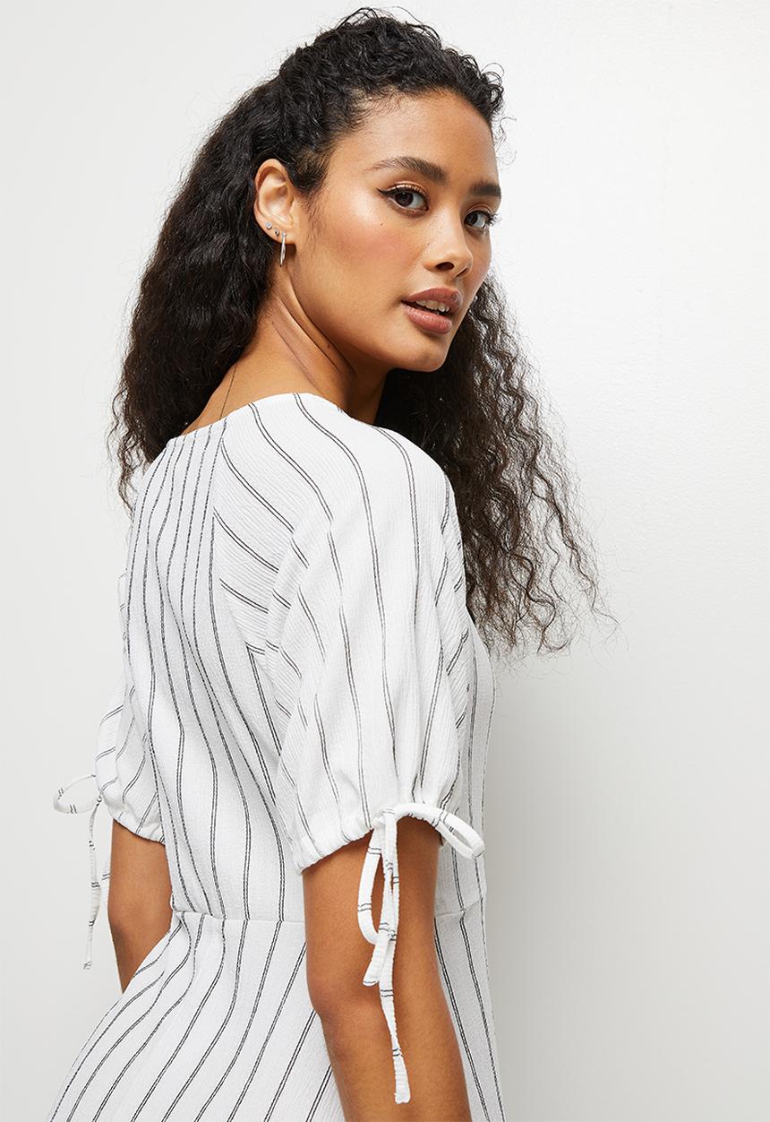 edit - Crinkle fit & flare dress - black cream stripe