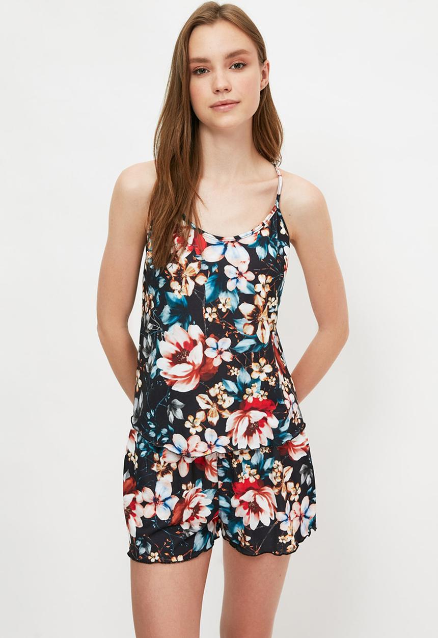 Trendyol - Floral patterned pajamas set - black
