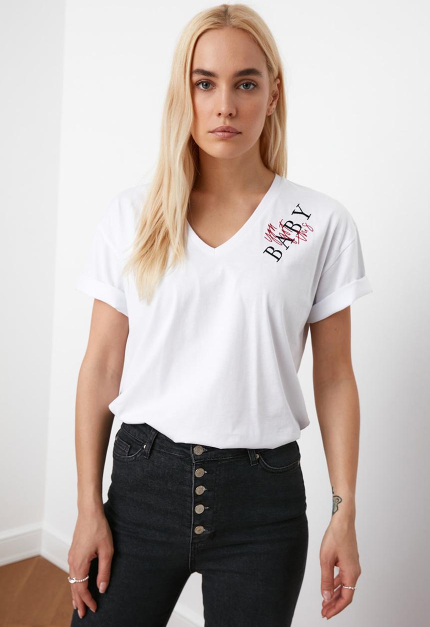 Trendyol - Embroidered boyfriend T-shirt - white