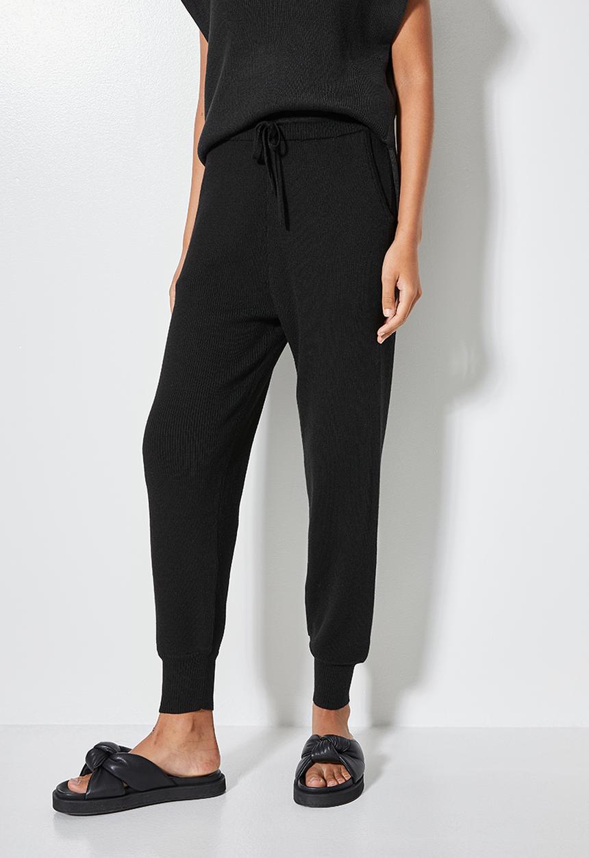 Superbalist - Mid rise knit jogger  - black