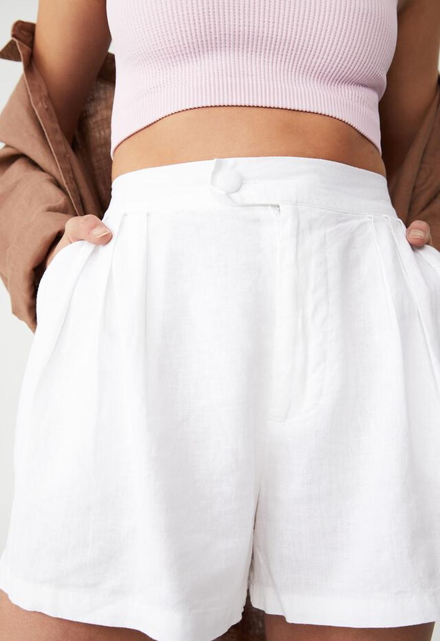 Cotton On - Petite sunset pleat short - white