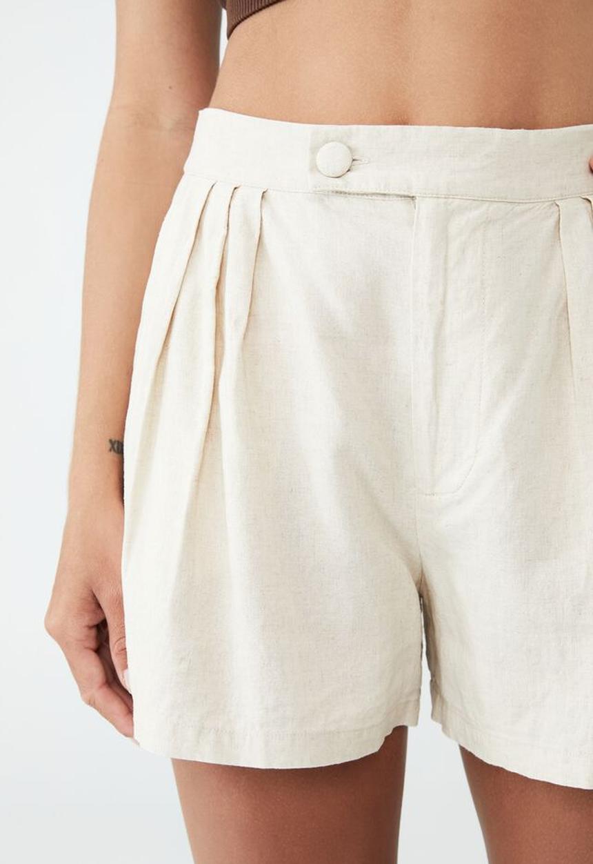 Cotton On - Petite sunset pleat short - natural 