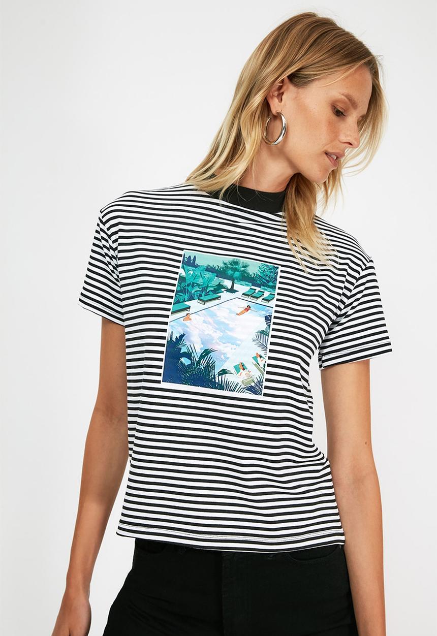 Trendyol - Printed basic stand up collar knitted t-shirt - black