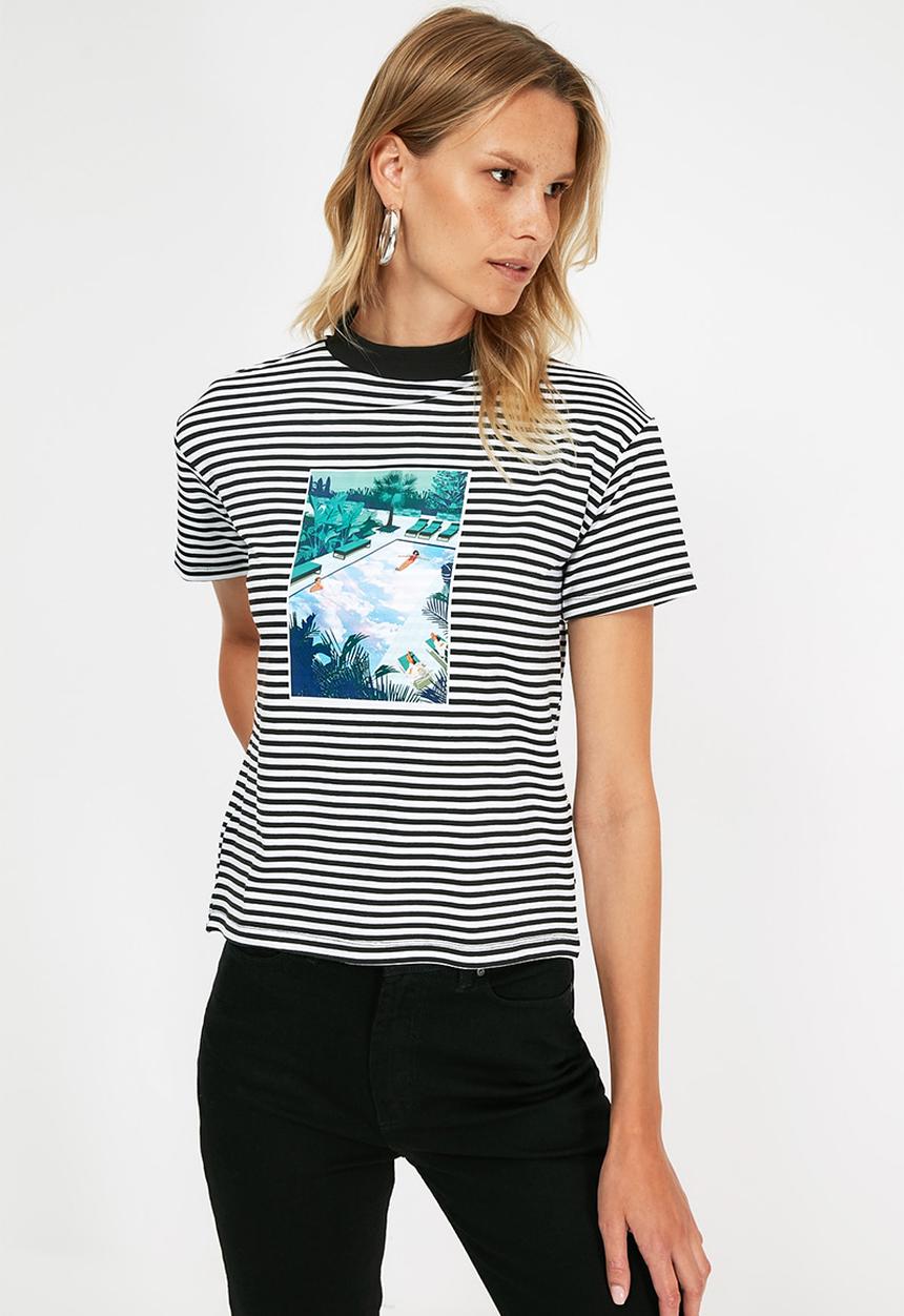 Trendyol - Printed basic stand up collar knitted t-shirt - black