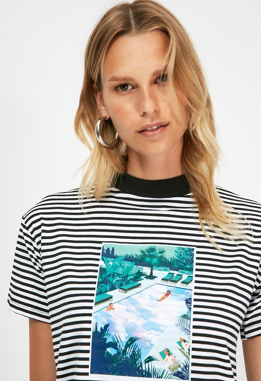 Trendyol - Printed basic stand up collar knitted t-shirt - black