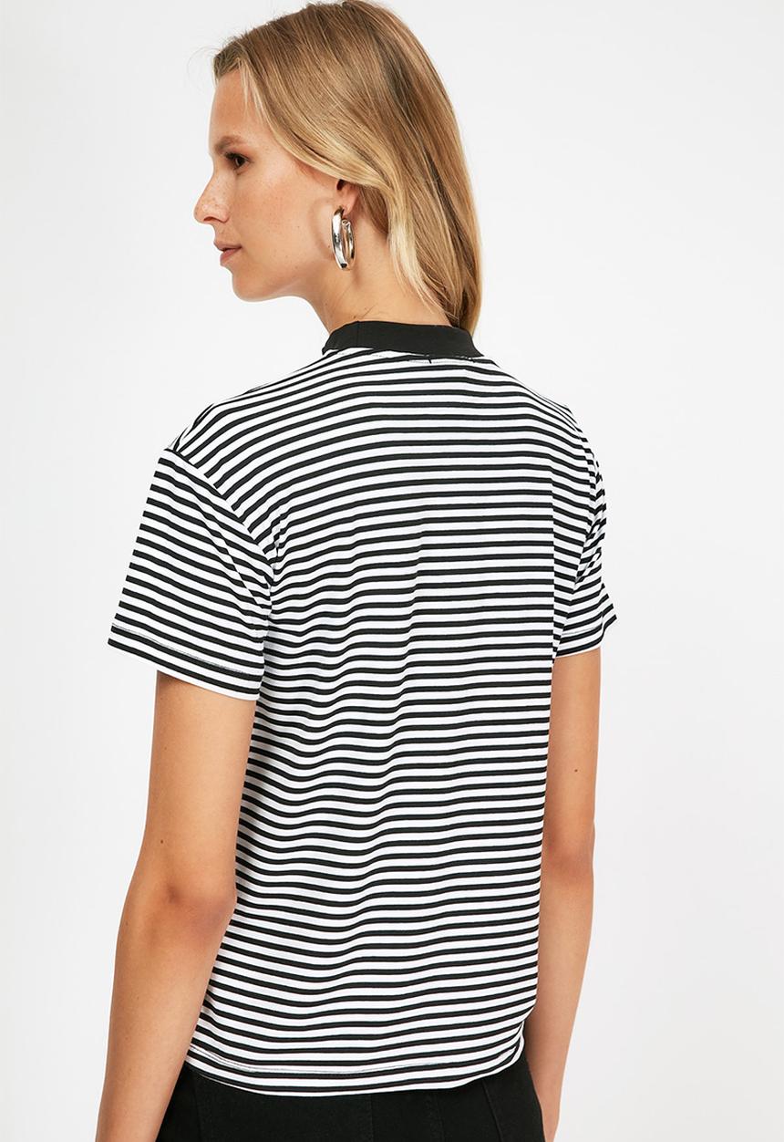Trendyol - Printed basic stand up collar knitted t-shirt - black
