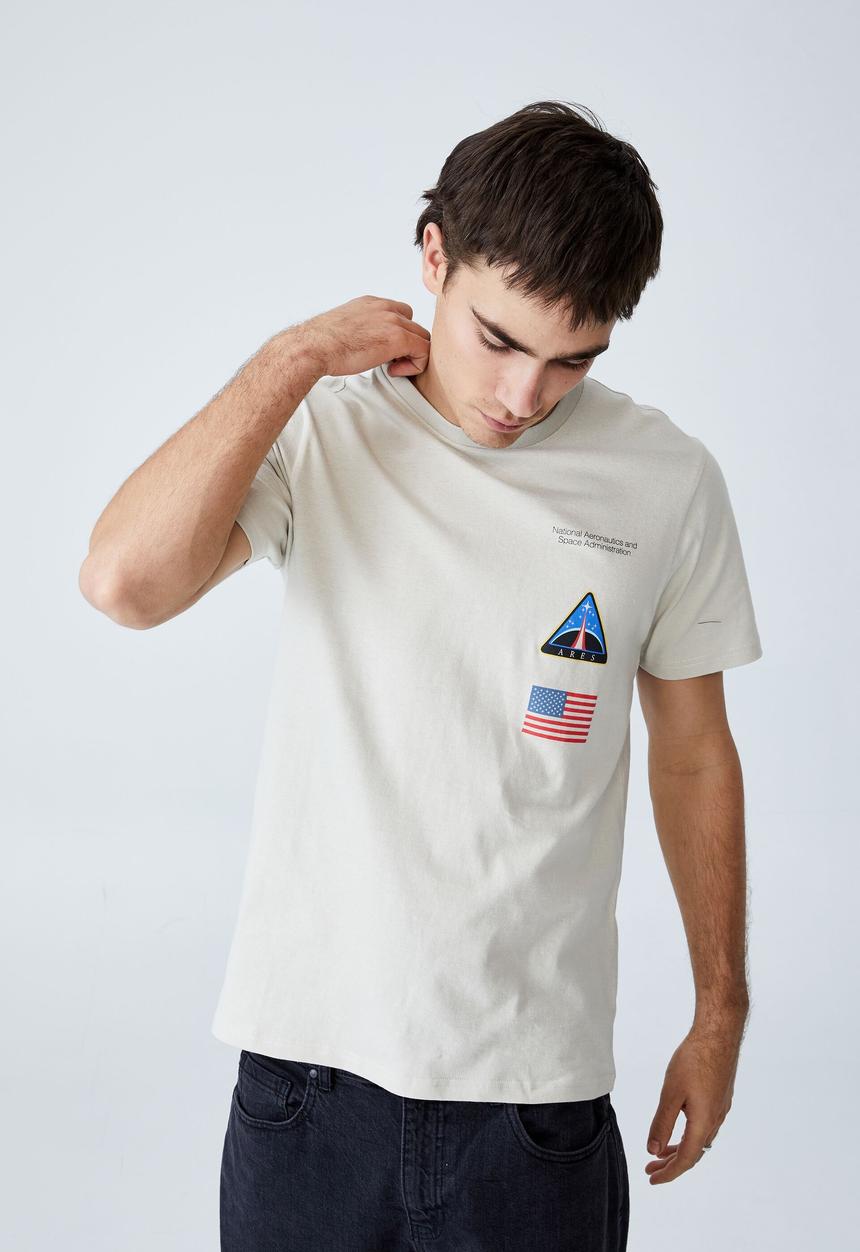 Cotton On - Tbar collab pop culture t-shirt - lcn nas ivory