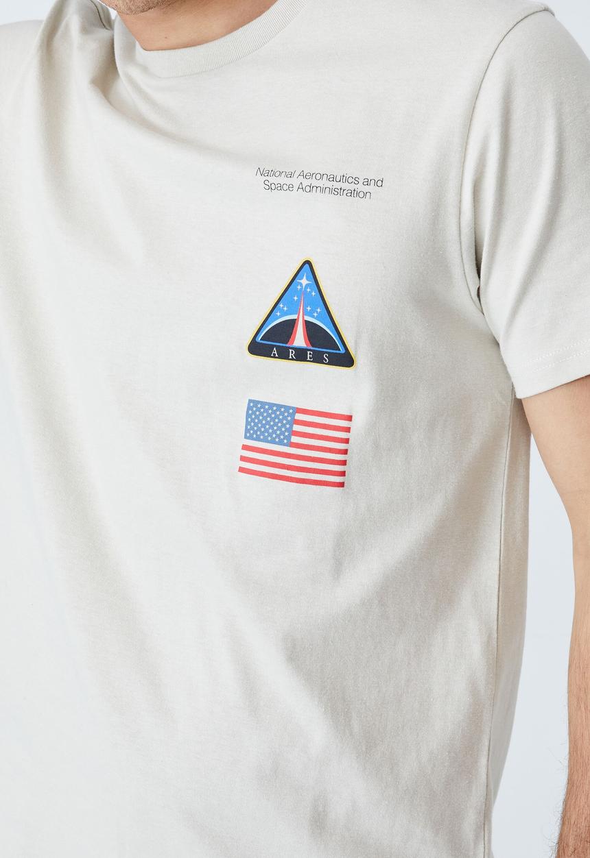 Cotton On - Tbar collab pop culture t-shirt - lcn nas ivory