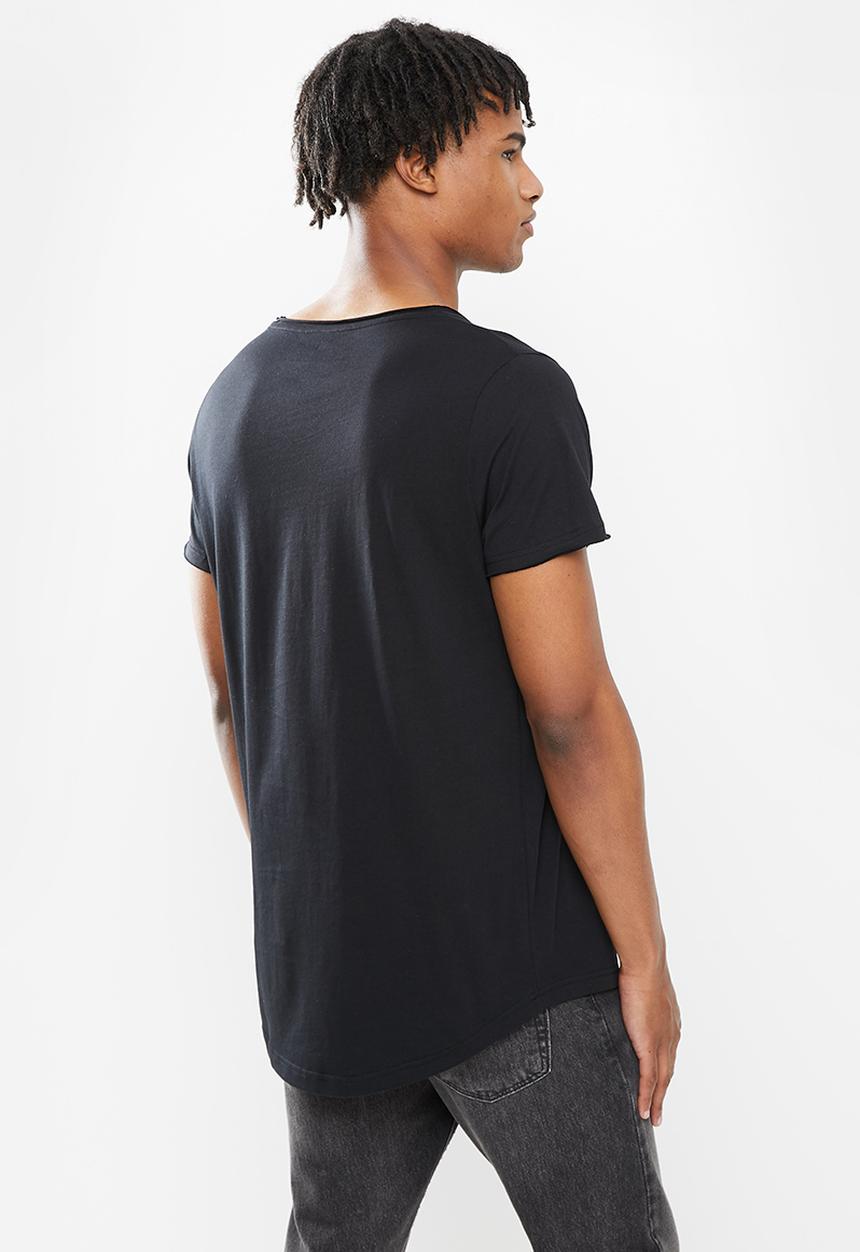 STYLE REPUBLIC - Raw edge curved hem scoop neck tee - black