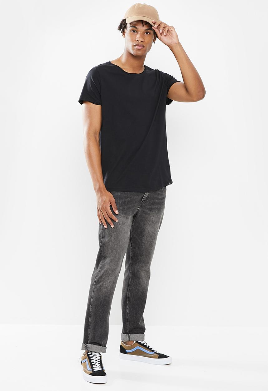 STYLE REPUBLIC - Raw edge curved hem scoop neck tee - black