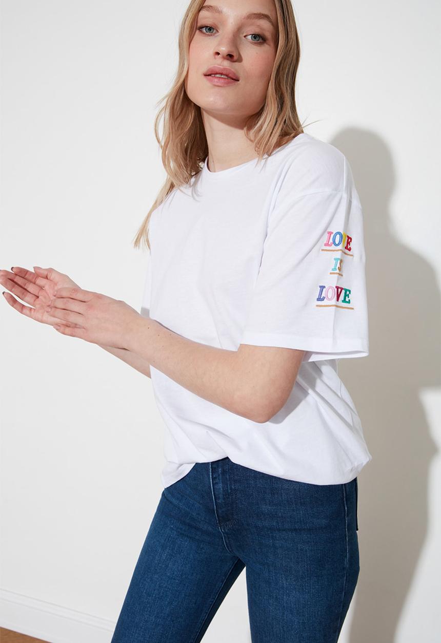 Trendyol - Arm embroidered boyfriend knitted t-shirt - white