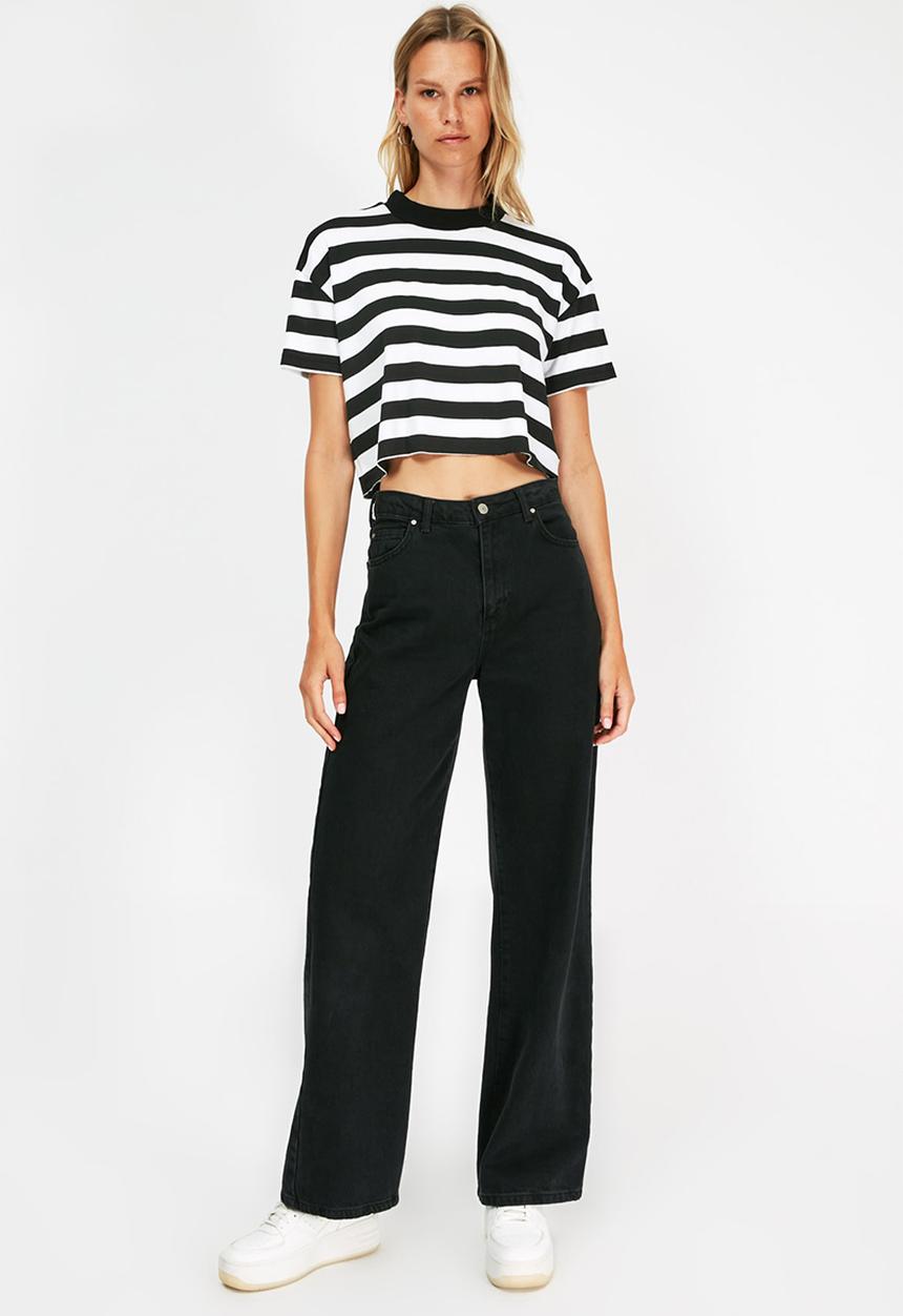 Trendyol - Striped crop knitted T-shirt - black & white 