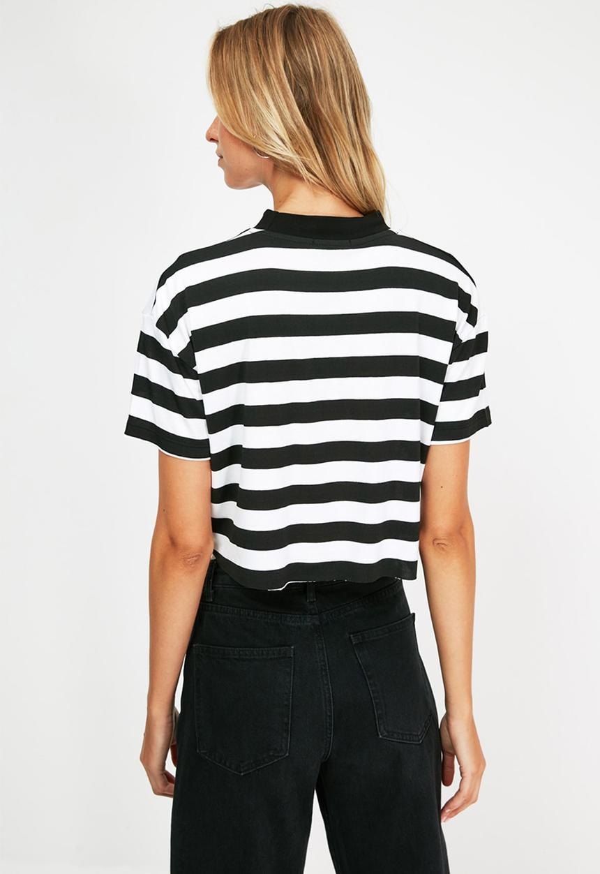 Trendyol - Striped crop knitted T-shirt - black & white 