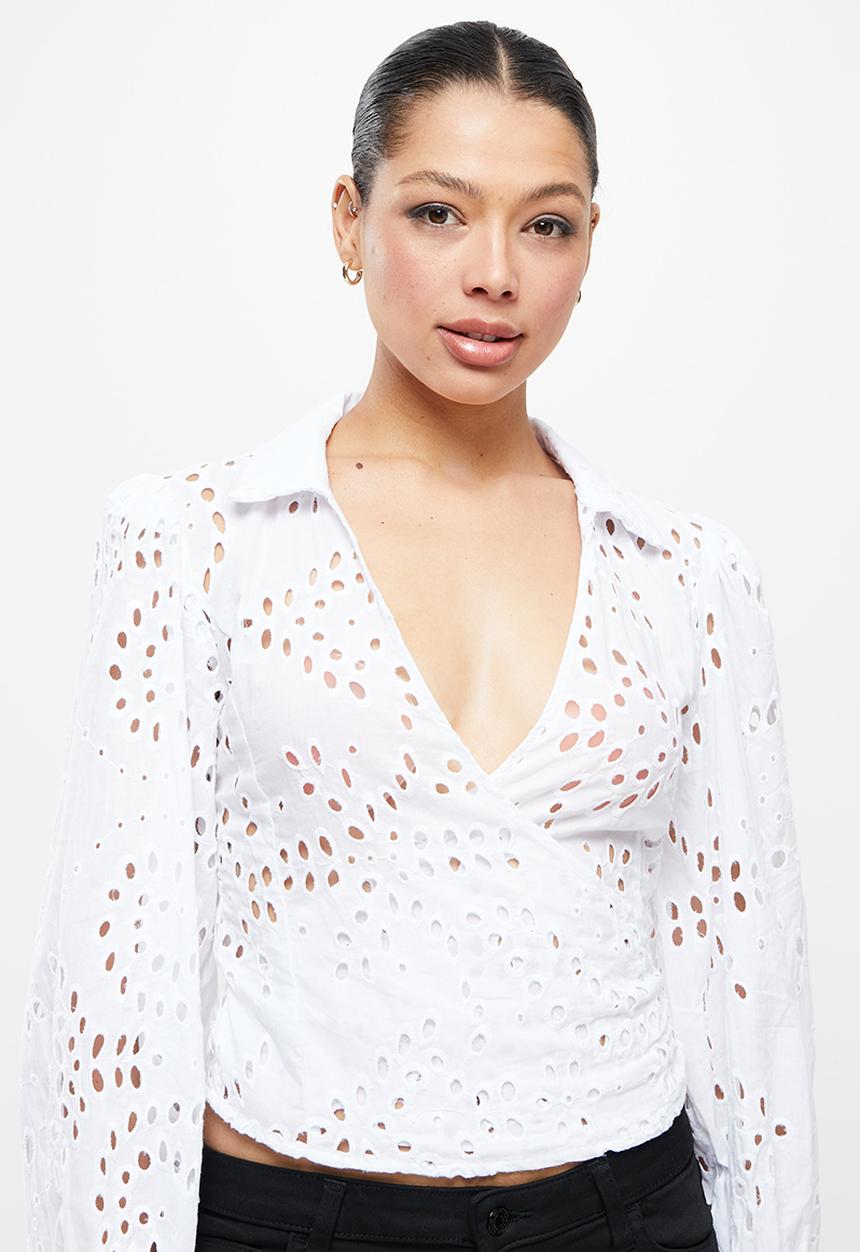 GUESS - Anglaise wrap top - pure white