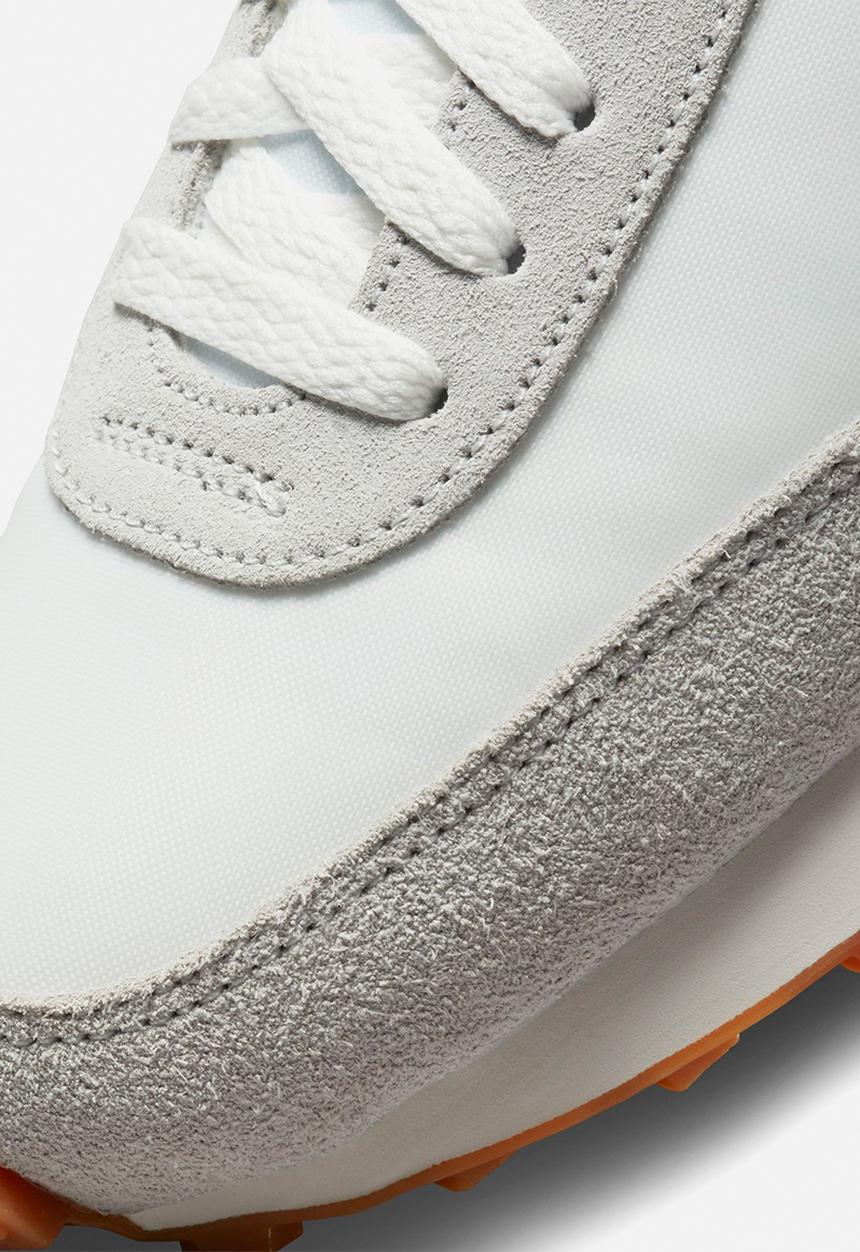 Nike - Daybreak - summit white/saturn gold-grey fog