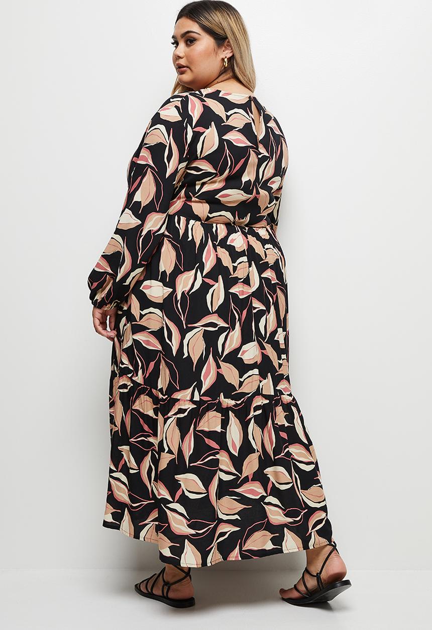 edit Plus - Long Sleeve maxi tiered dress - black based floral