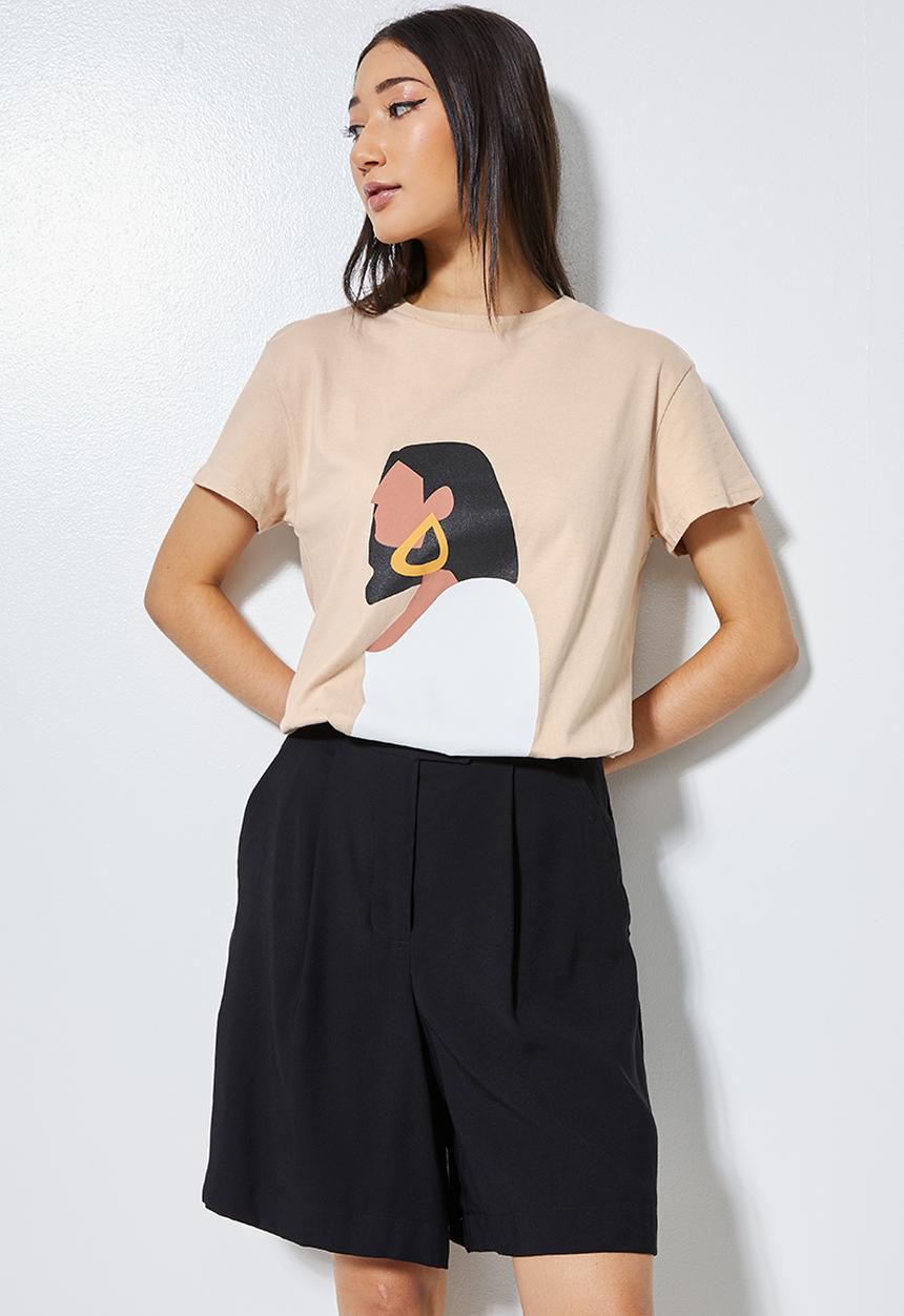 Superbalist - Woman with earring tee	- neutral 