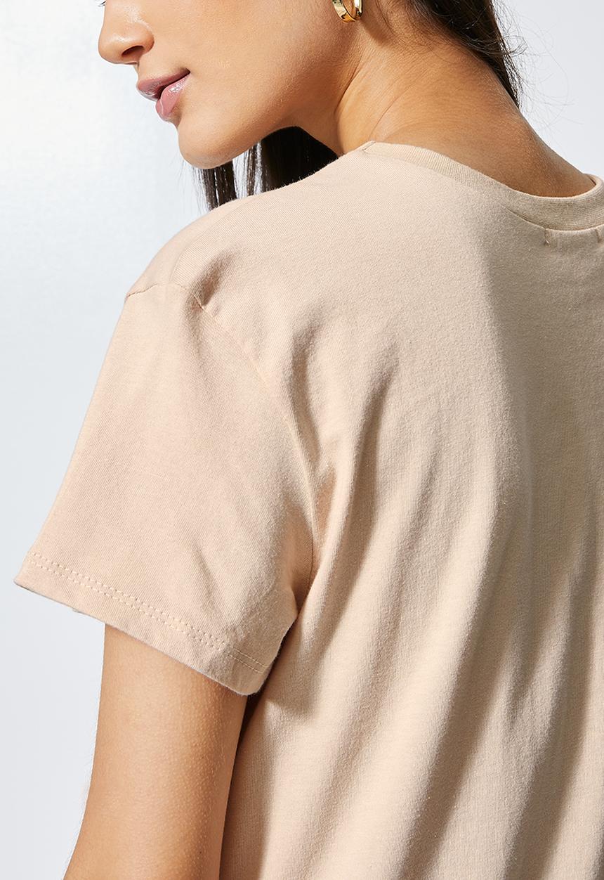 Superbalist - Woman with earring tee	- neutral 