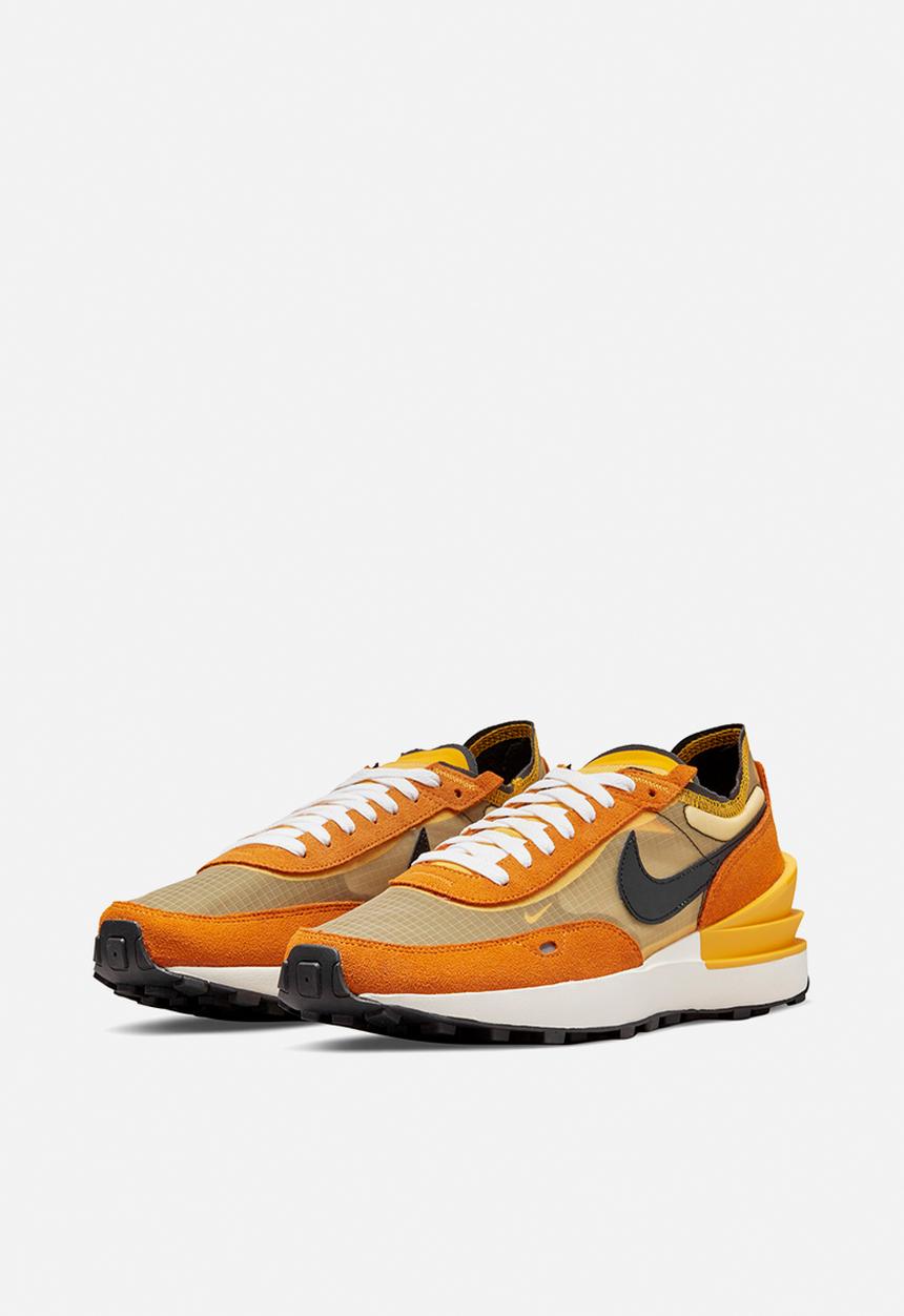 Nike - Waffle one se - university gold/black-sunset-racer blue