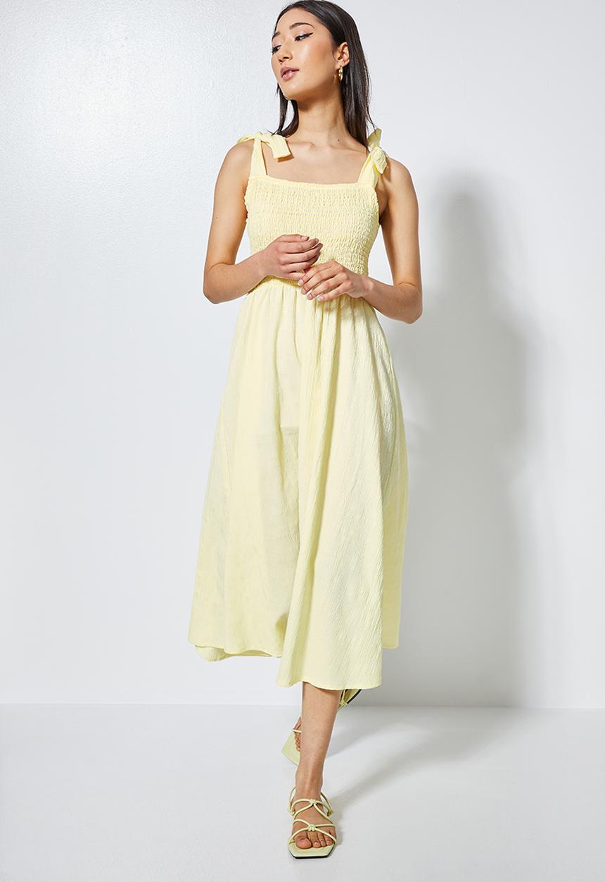 Superbalist - Shirred fit & flare midi - baby yellow