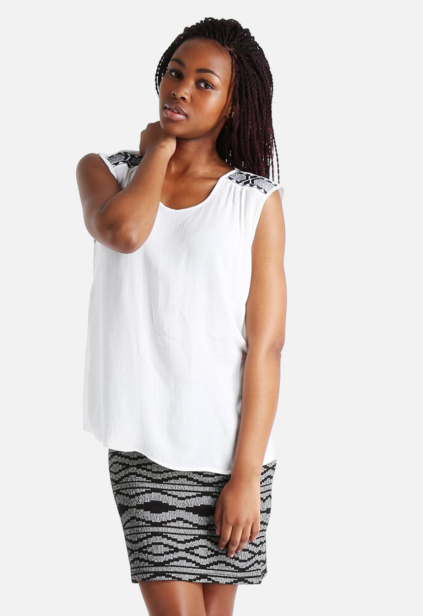 Vero Moda - Serina Embroidery Top