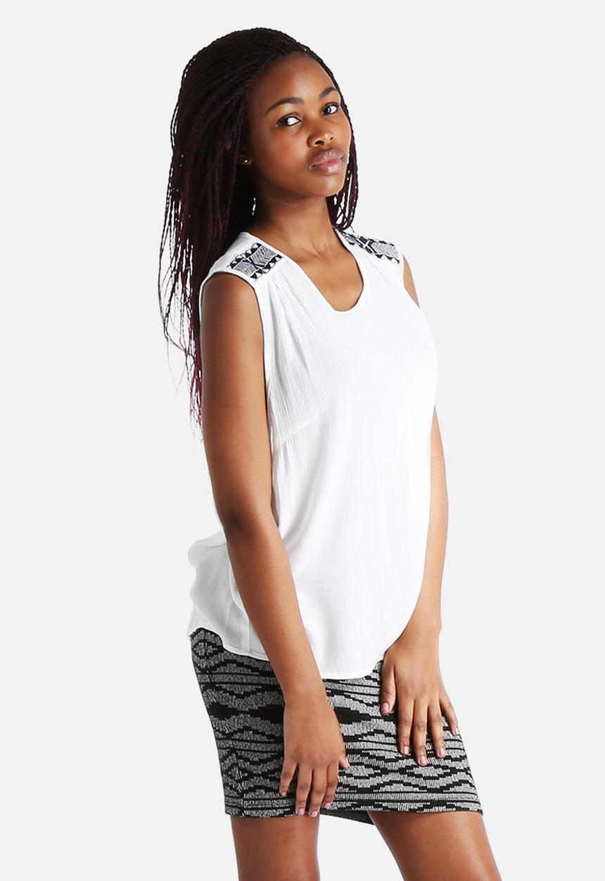Vero Moda - Serina Embroidery Top
