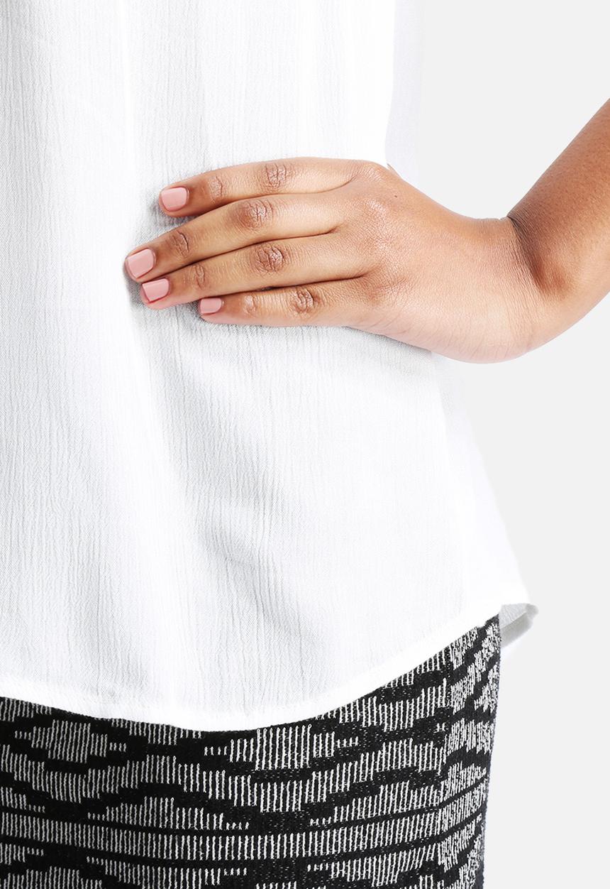 Vero Moda - Serina Embroidery Top