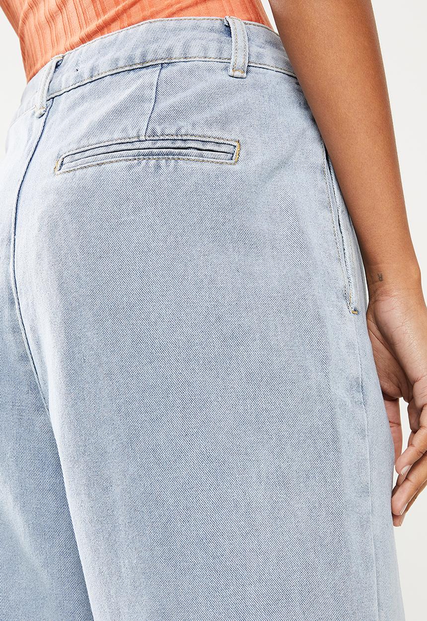 Missguided - Highwaisted pleat front slouch jean - light blue