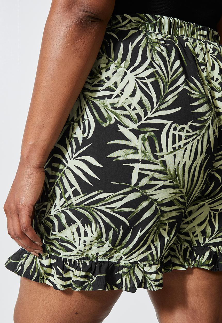 Superbalist - Ruffle hem pull on shorts - black & green 